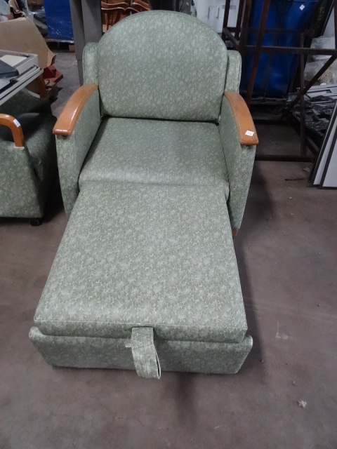 lot 25 image: Hillrom P375 Sleeper chair. BedCha...