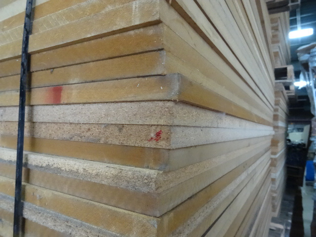lot 101 image: Pallet of shelf boards