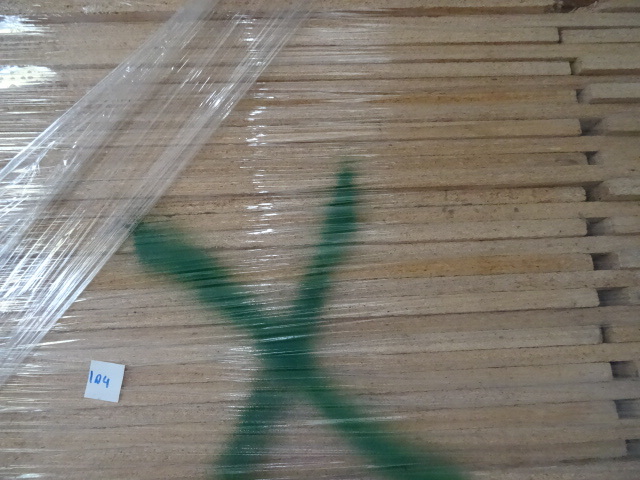 lot 104 image: Pallet of shelf boards