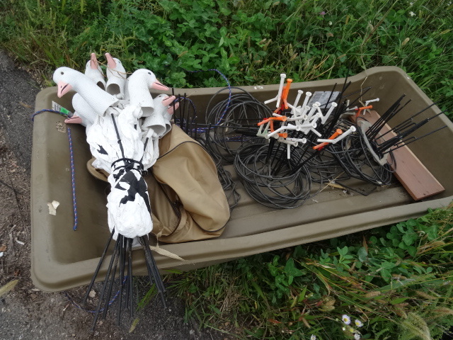 Pull Sled, Decoys & Stakes