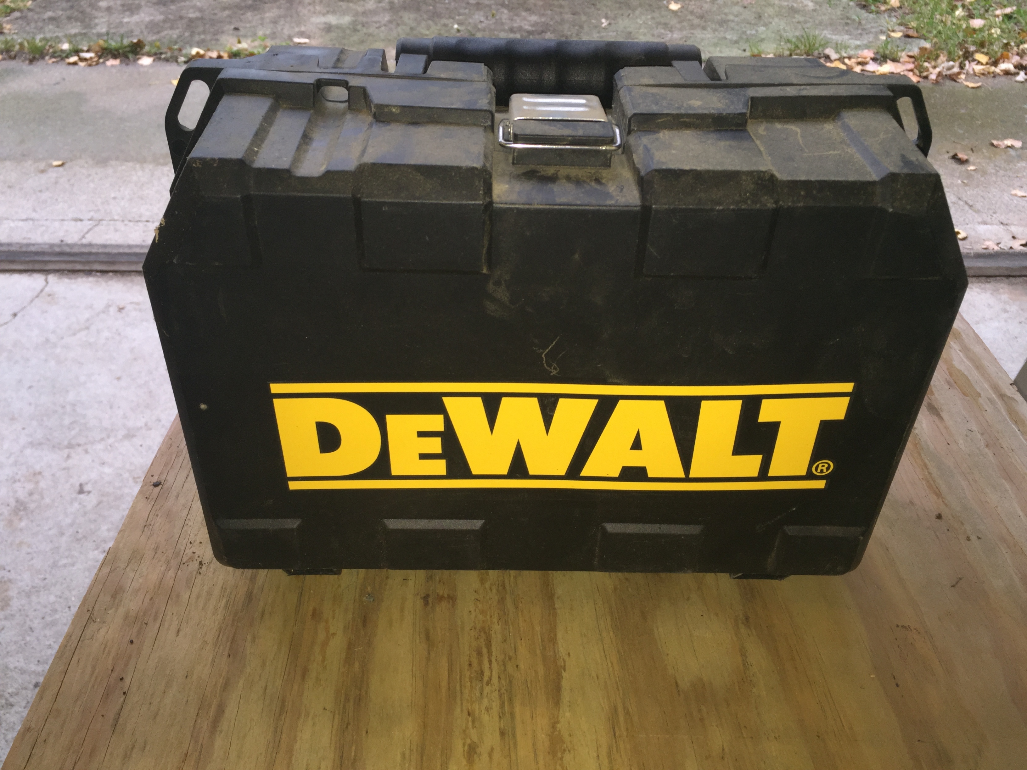 lot 7 image: Dewalt Sander