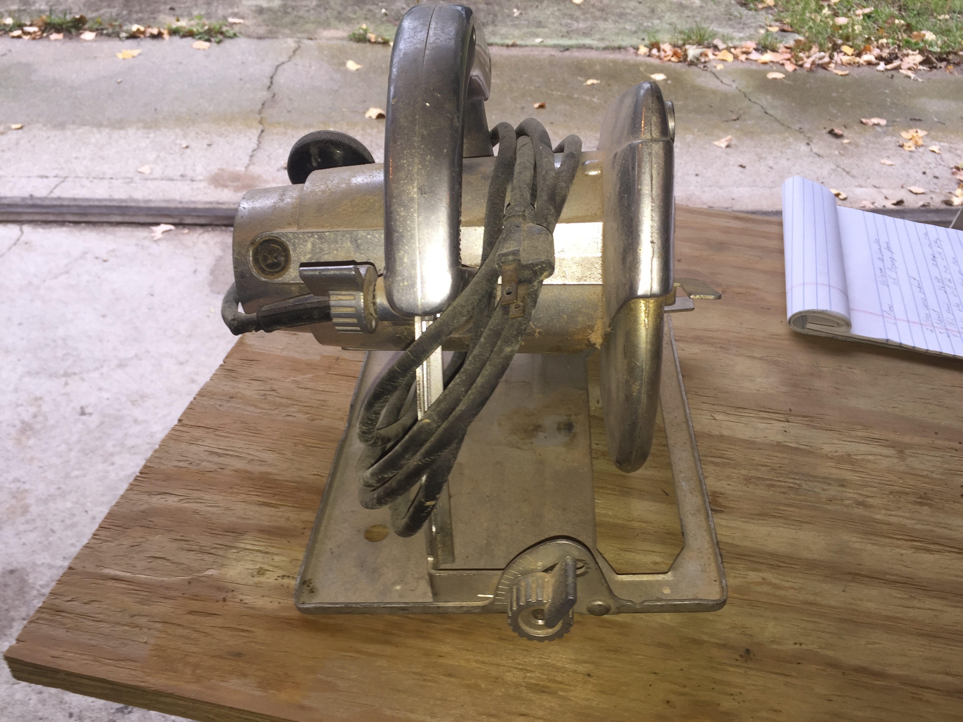 lot 12 image: Craftsman Skil Saw