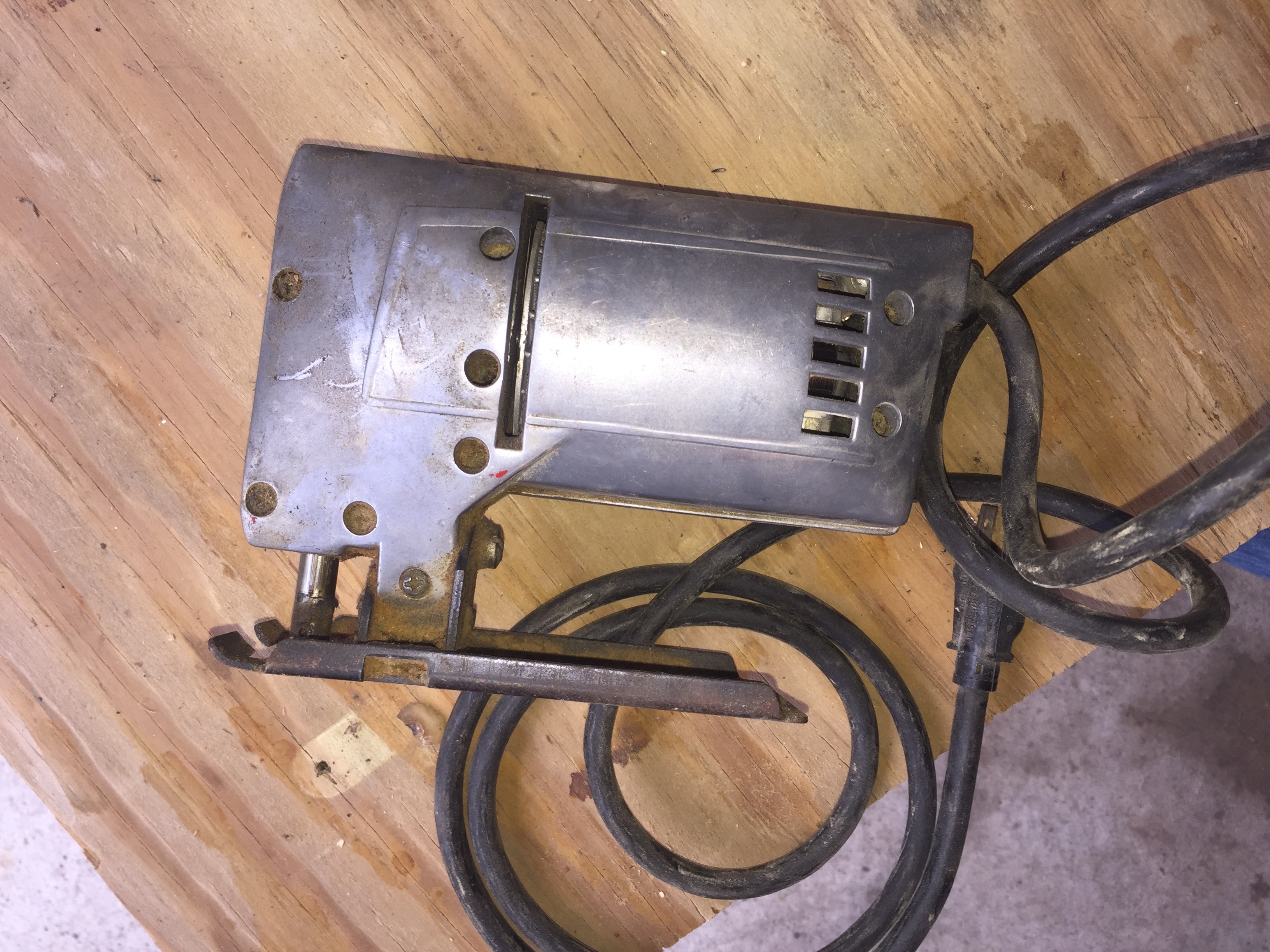 lot 21 image: Jig Saw