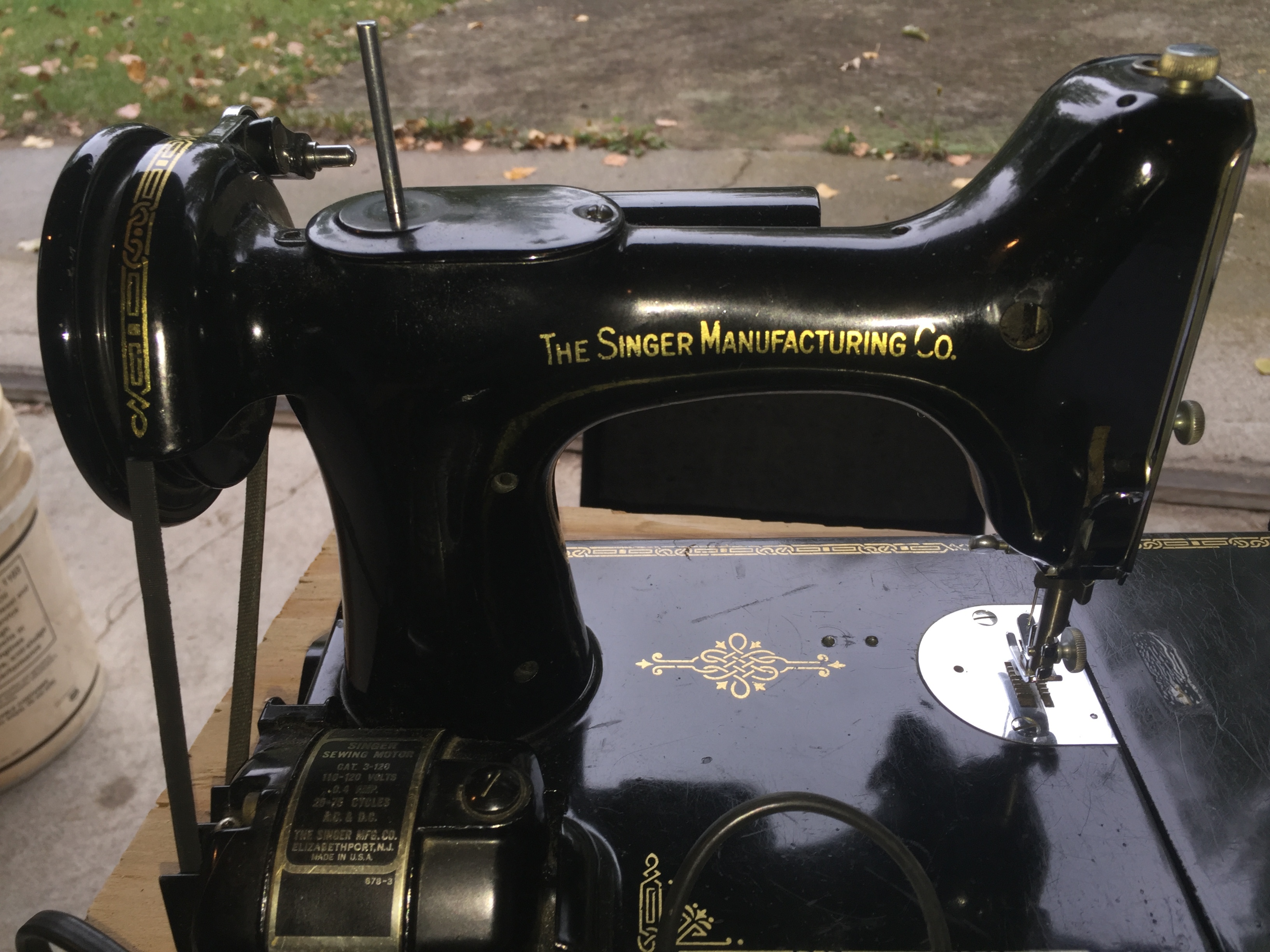 lot 24 image: Antique Singer Portable Electric sewing machine