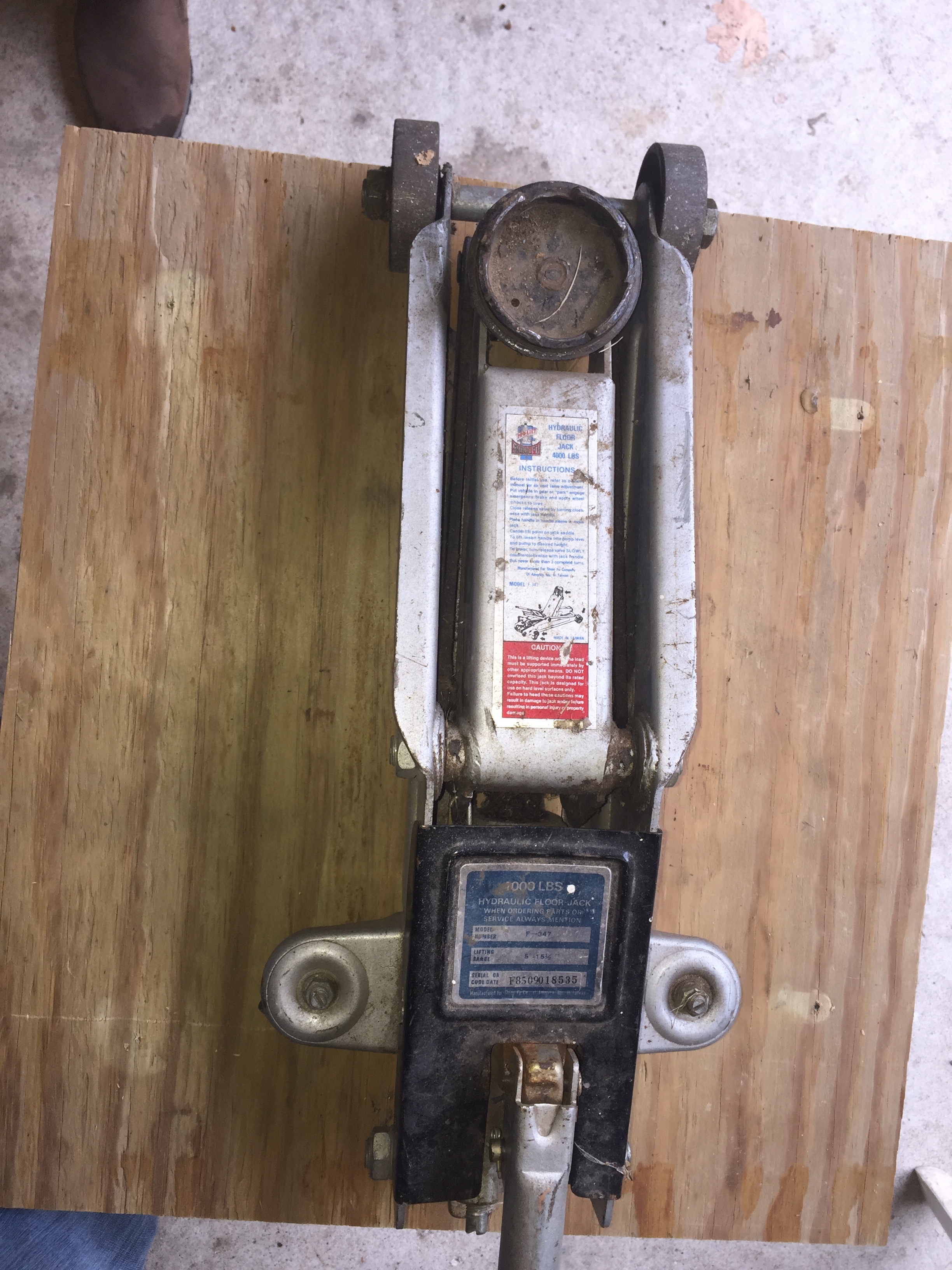 lot 27 image: Floor Jack