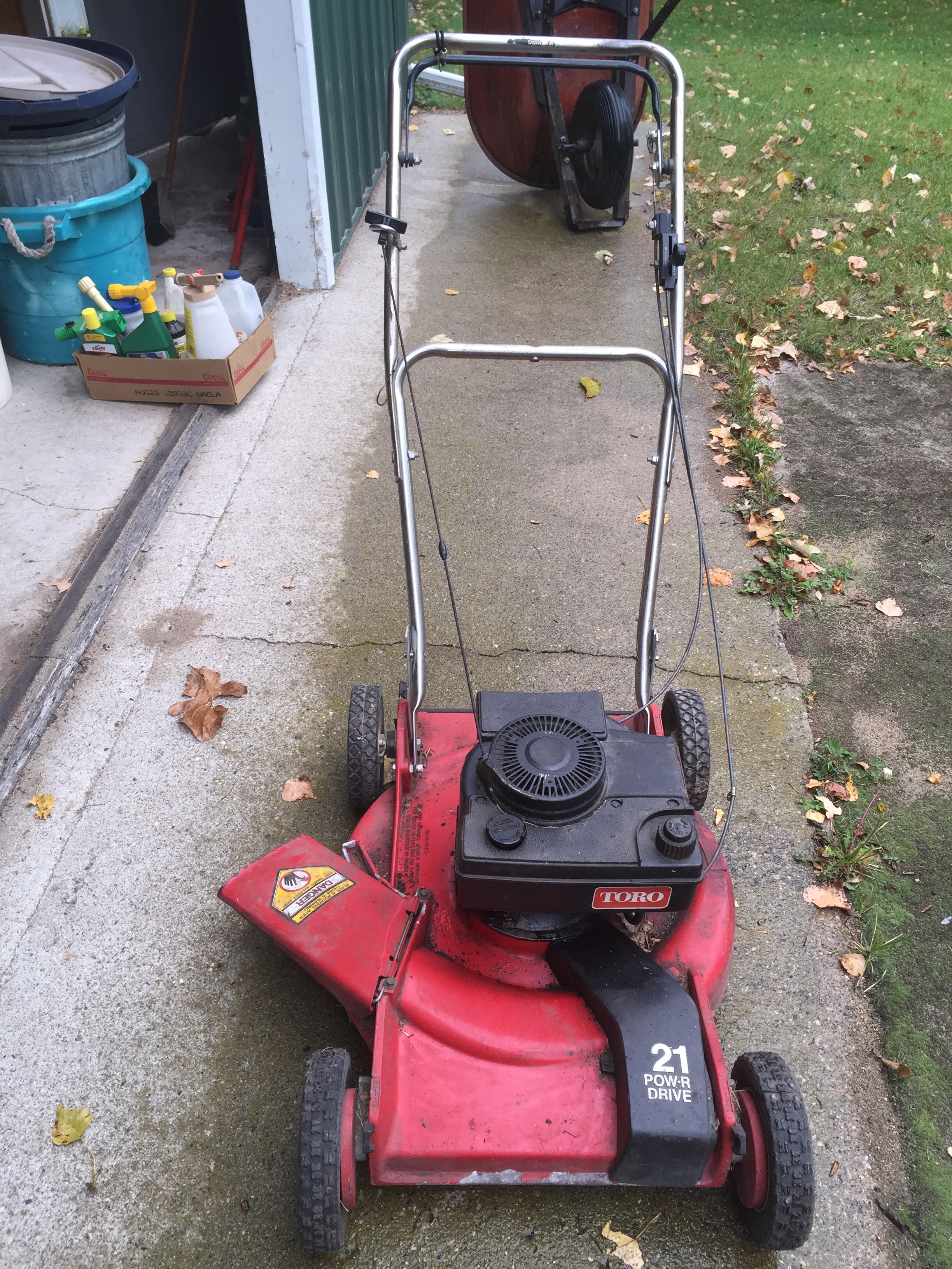 lot 39 image: Toro 21 push mower