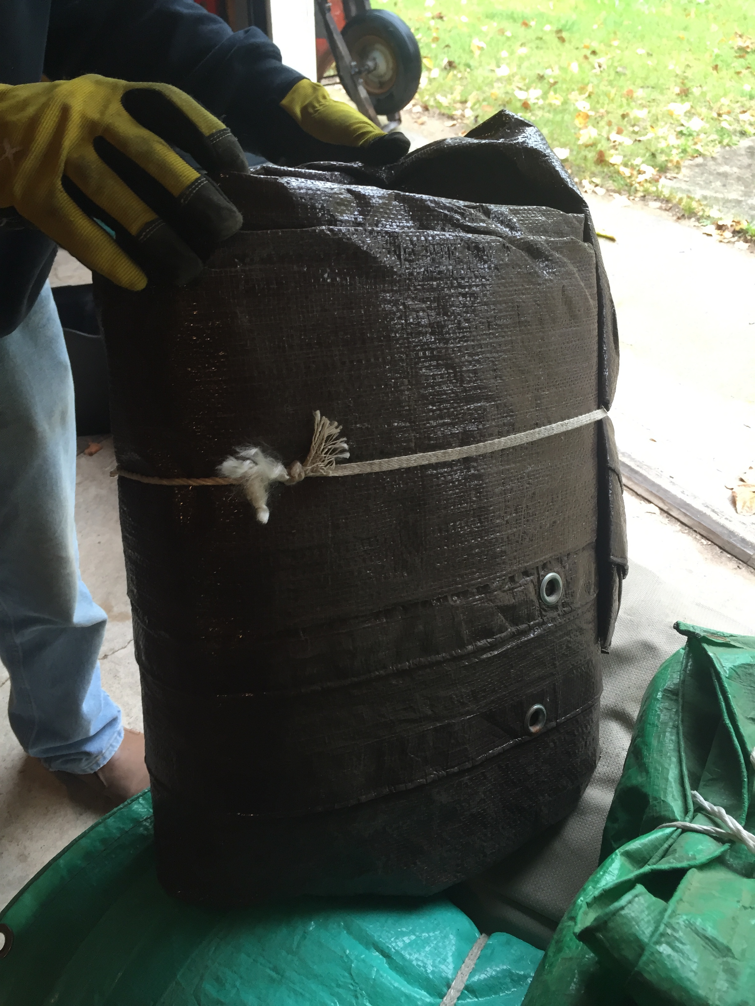 lot 48 image: 4 Tarps
