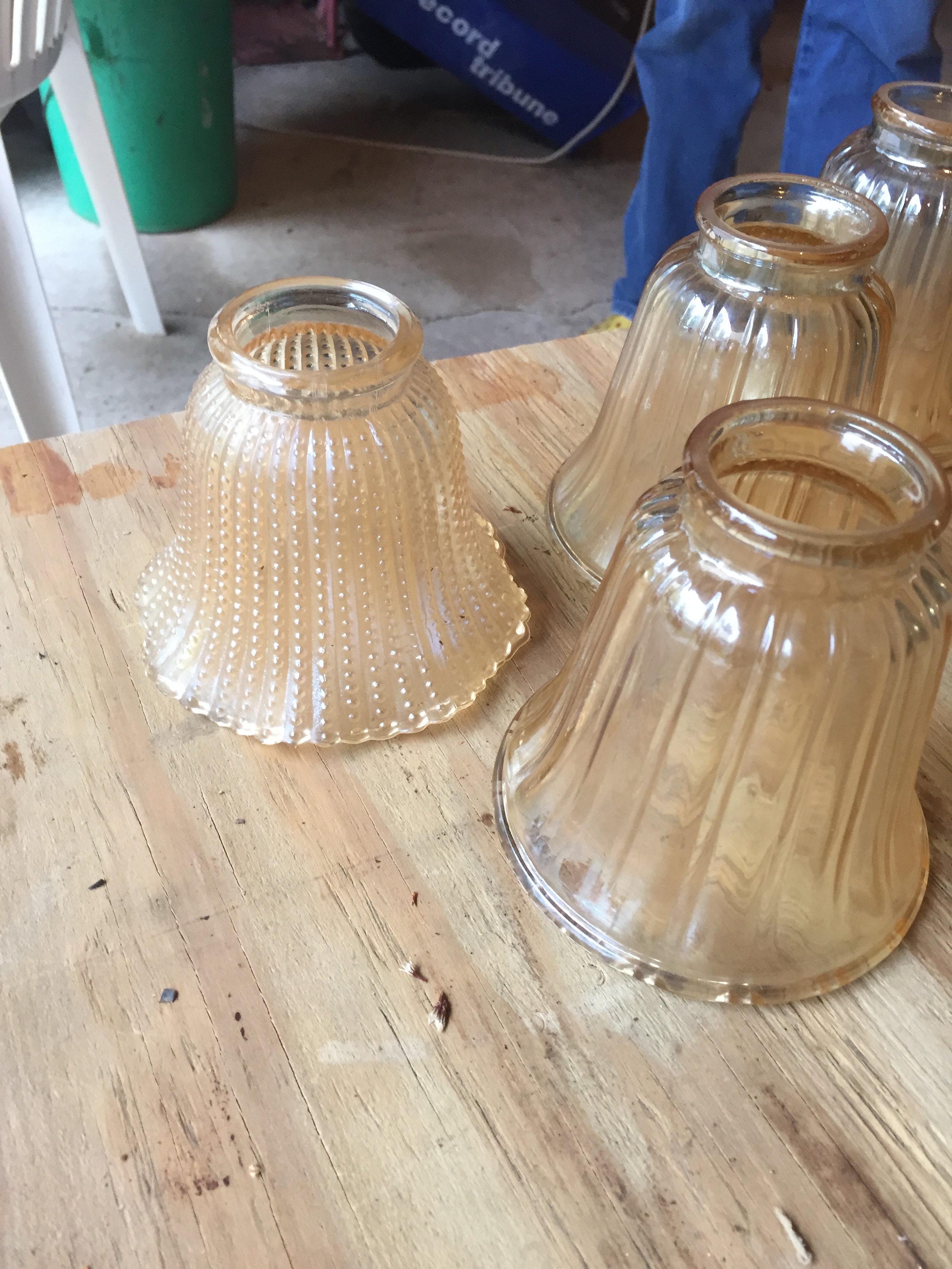 lot 74 image: Light globes