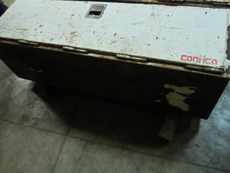 lot 53 image: Contico metal tool box, 18 x 60 21...