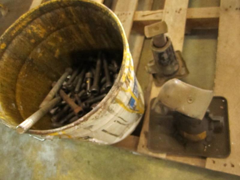 lot 71 image: 2 stands and bucket of allen head b...
