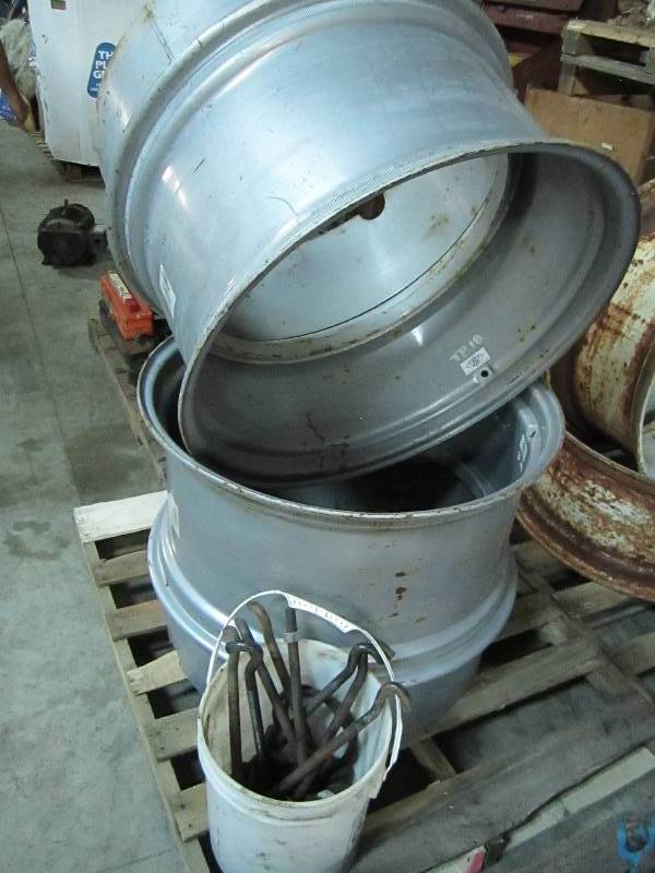 lot 77 image: 2 Ford dual rims  T-Rail dual R-153...