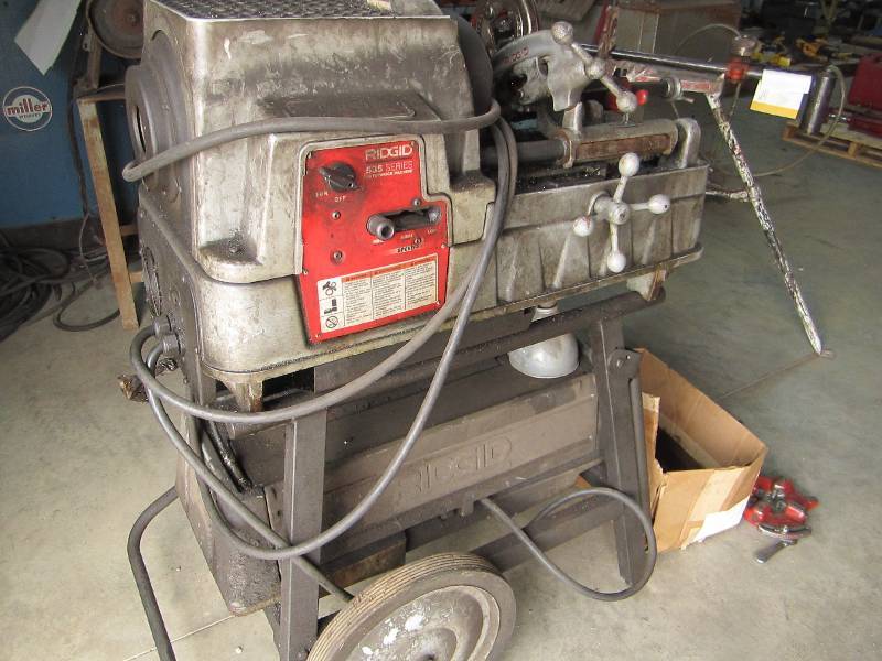 lot 5 image: Rigid 535 auto chuck pipe threader ...