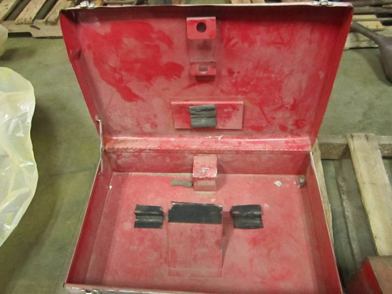 lot 12 image: Metal band saw case...
