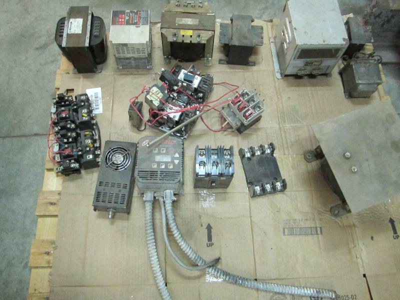 lot 33 image: Lot of electrical components...