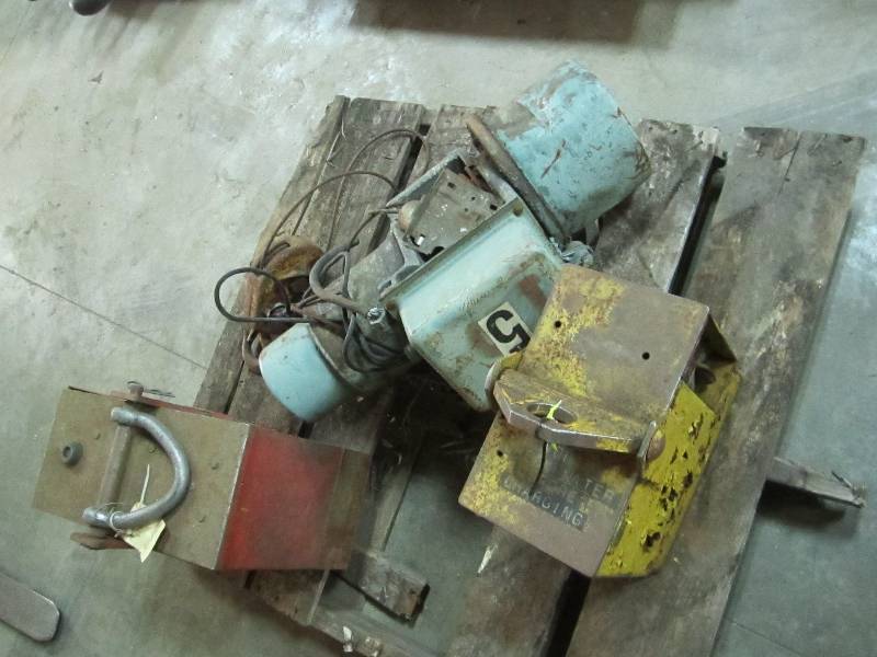 lot 35 image: 2 electromagnets and one winch...