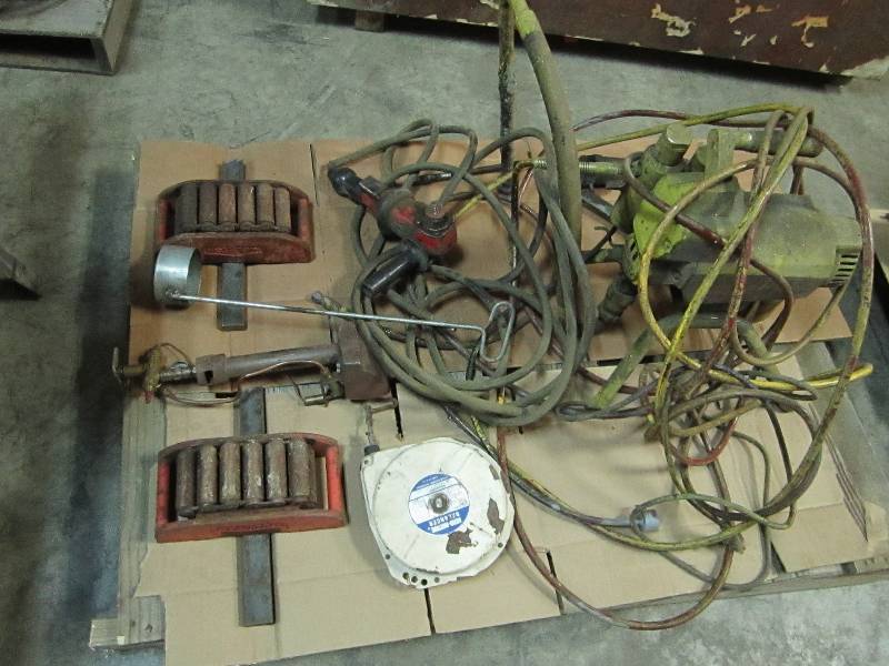 lot 50 image: Lot of assorted tools and equipment...