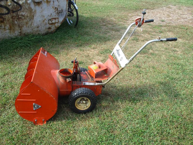 lot 84 image: Snow Blower