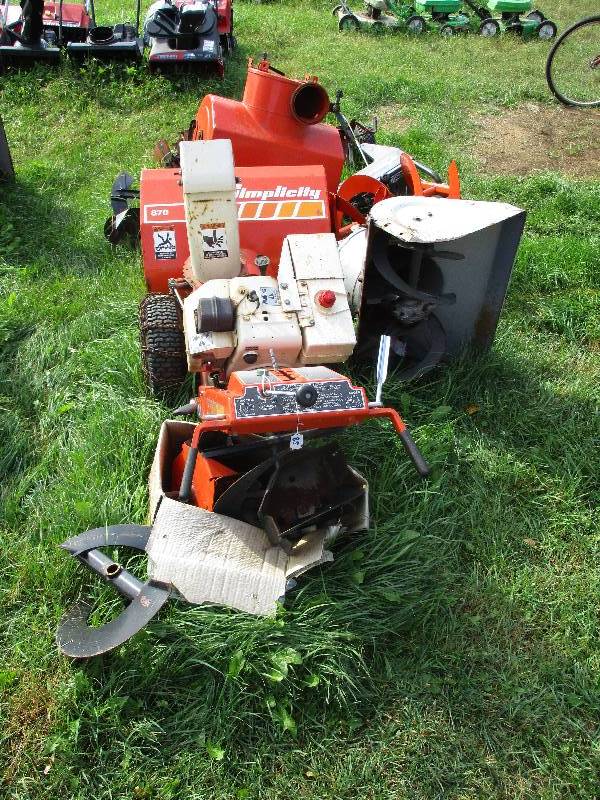 lot 85 image: Snow Blowers (3)