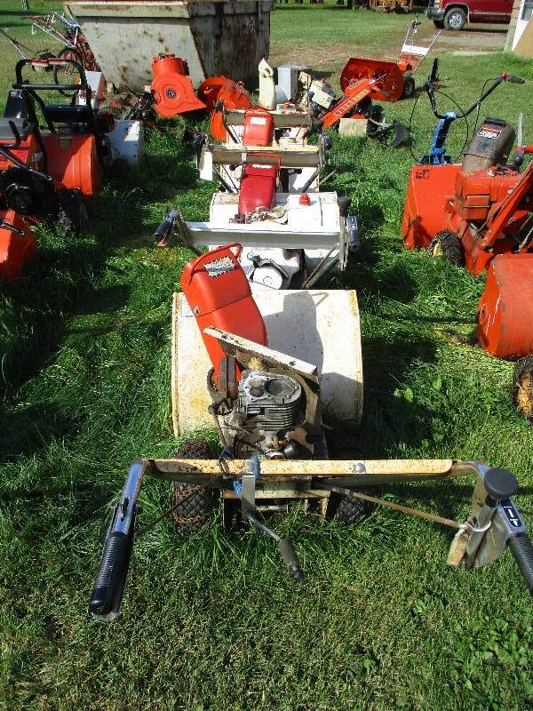 lot 87 image: Snow Blowers (4)