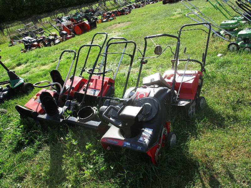 lot 90 image: Snow Blowers