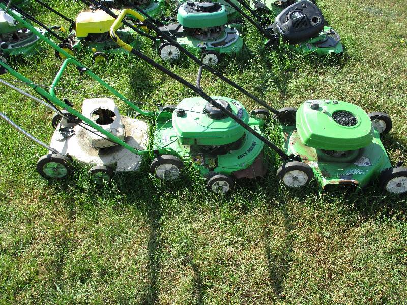lot 91 image: Push Mowers (3)