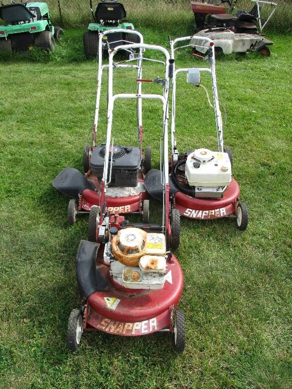 lot 120 image: Push Mowers (3)