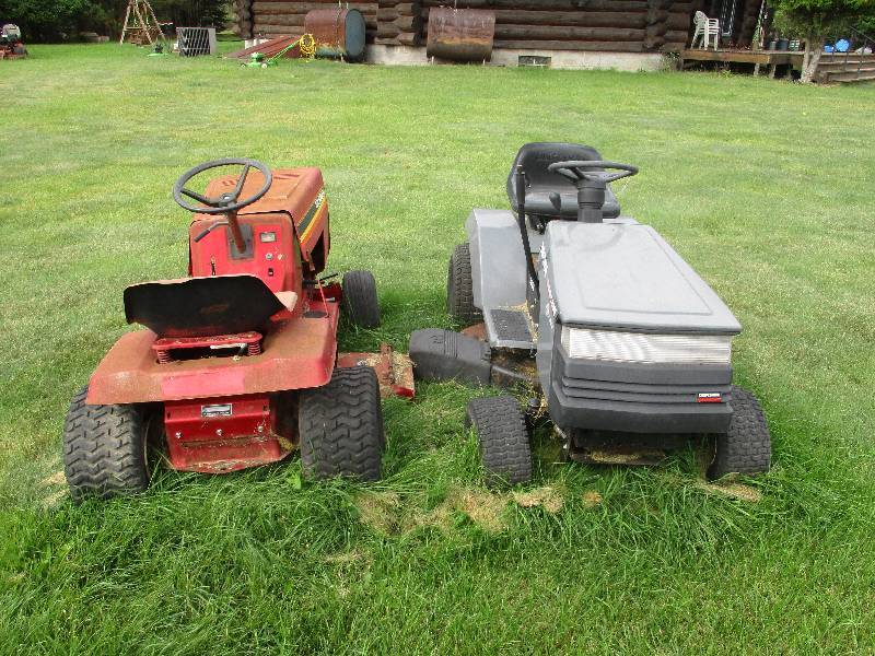 lot 98 image: Craftsman & Murray Lawn Tractors