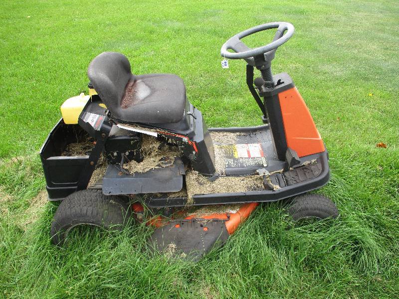 lot 99 image: Edelbrock Simplicity Lawn Tractor