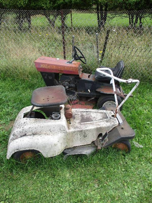 lot 101 image: Craftsman & Stallion Riding Mowers