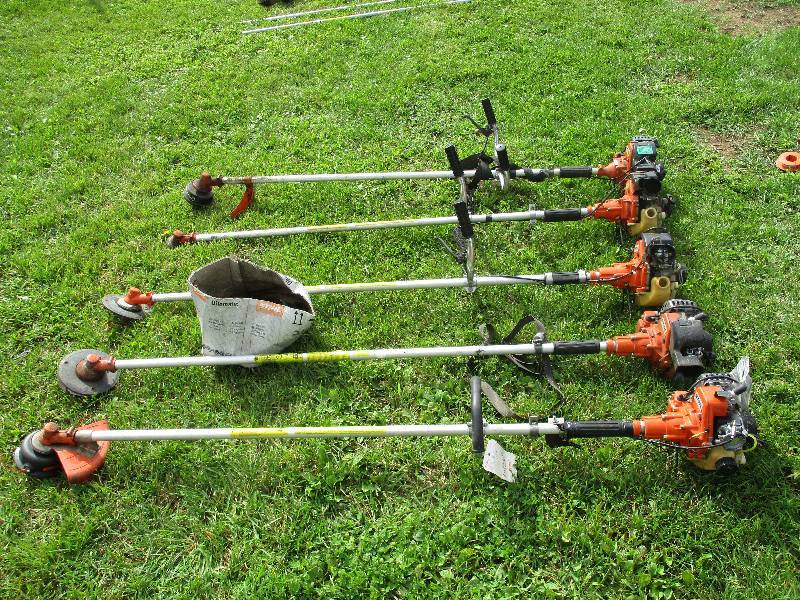 lot 105 image: Stihl Weed Whips