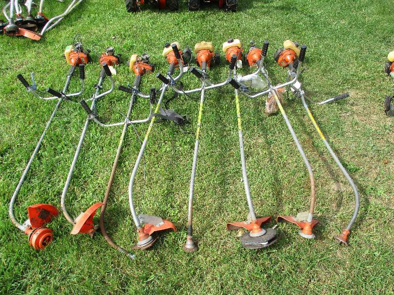 lot 107 image: 8 Stihl Weed Whips