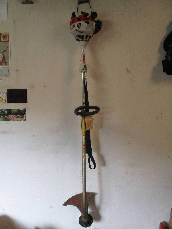 lot 5 image: Brush Cutter  Weed Eater
