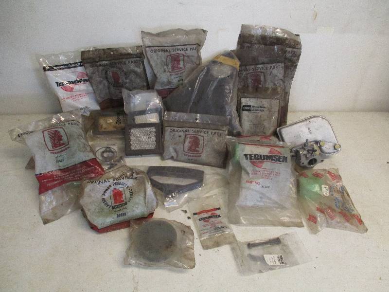 lot 20 image: Tecumseh Parts Box