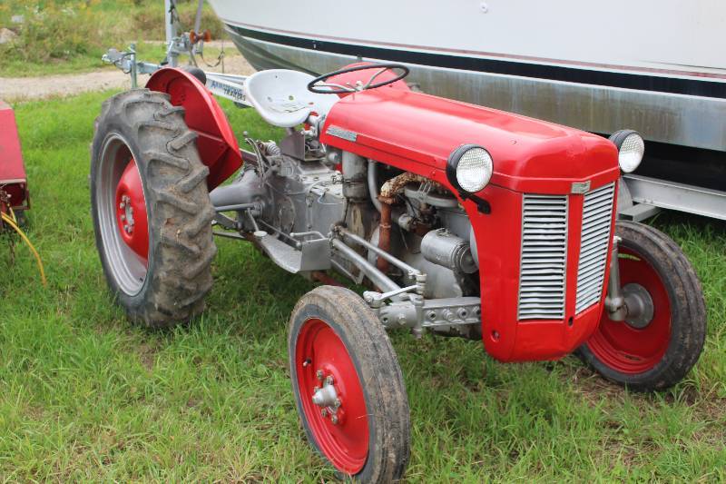 lot 9 image: 1950 TO-20 Ferguson Tractor