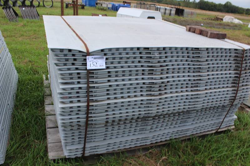 lot 152 image: Lot of (30) Metrodome Concert Flooring