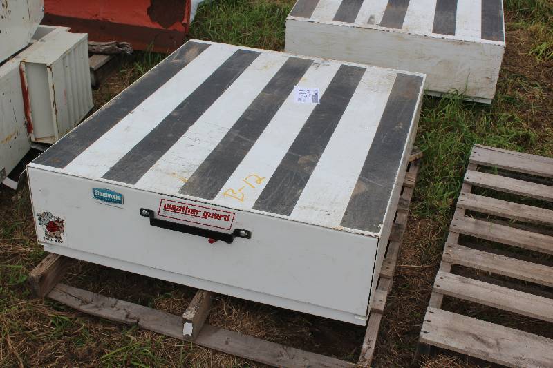 lot 147 image: Weatherguard Metal Tool Storage Box