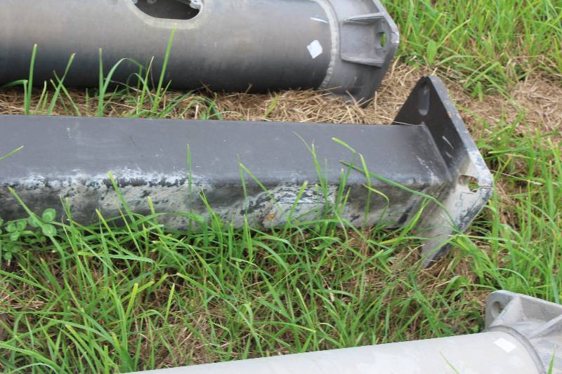 lot 163 image: 25 foot Long Steel Pole