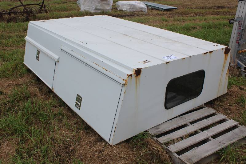 lot 175 image: Truck Topper