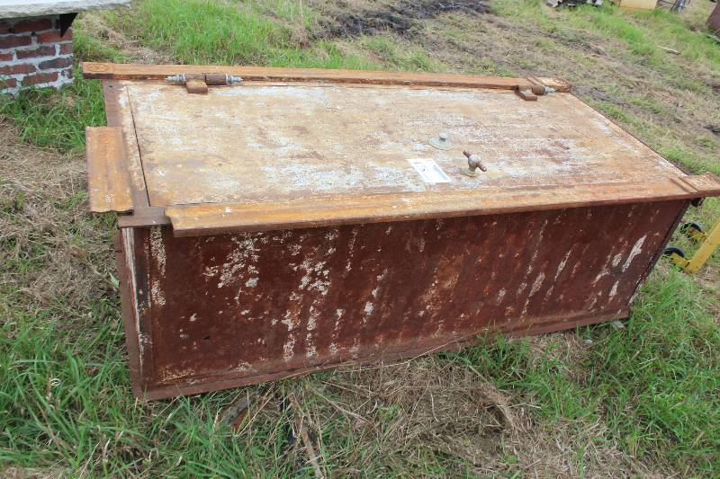 lot 178 image: Heavy Steel Safe