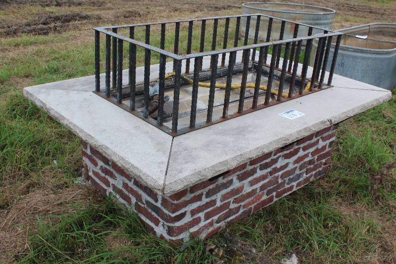 lot 179 image: Outdoor firepit