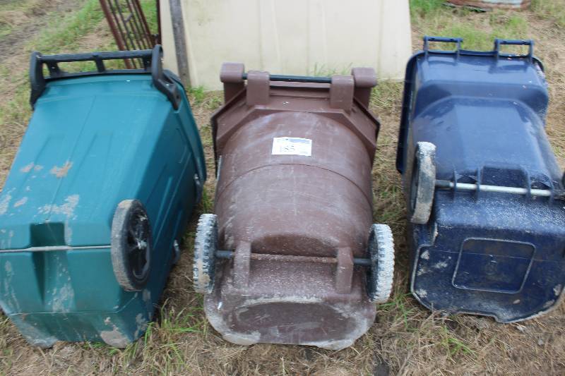 lot 185 image: Lot of (3) Plastic Garbage Cans