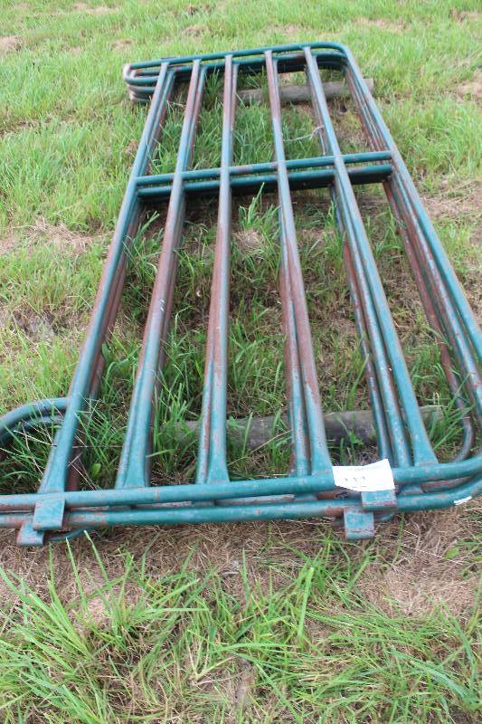 lot 222 image: Lot of (5) Metal Corral Panelsfor Temporary Corral