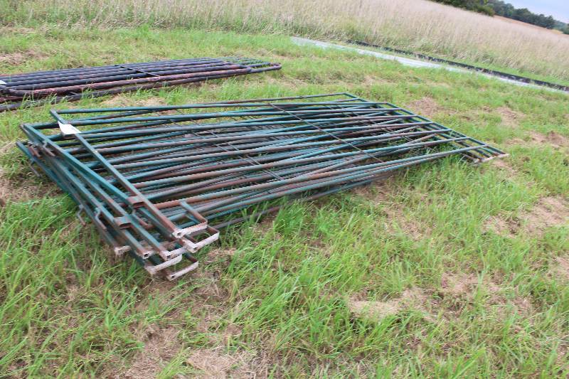 lot 225 image: Lot of (8) Metal Corral Panelsfor Temporary Corral
