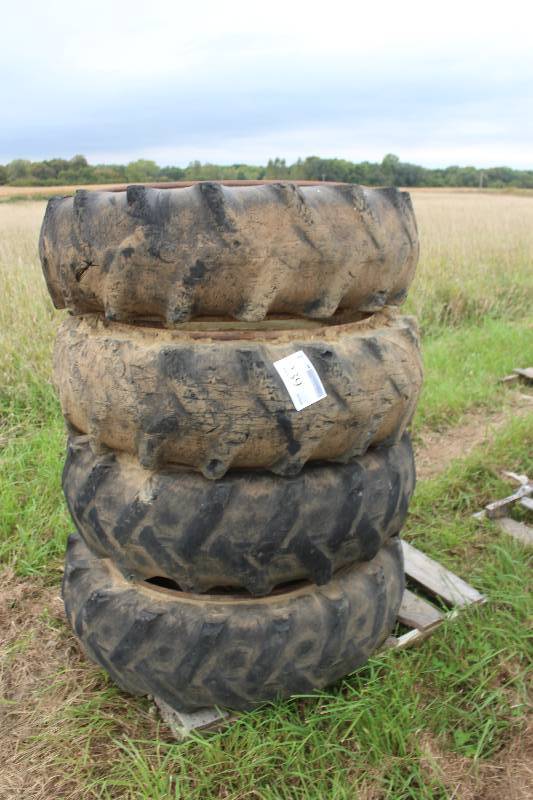 lot 239 image: Lot of (4) Tractor Wheel, Tires