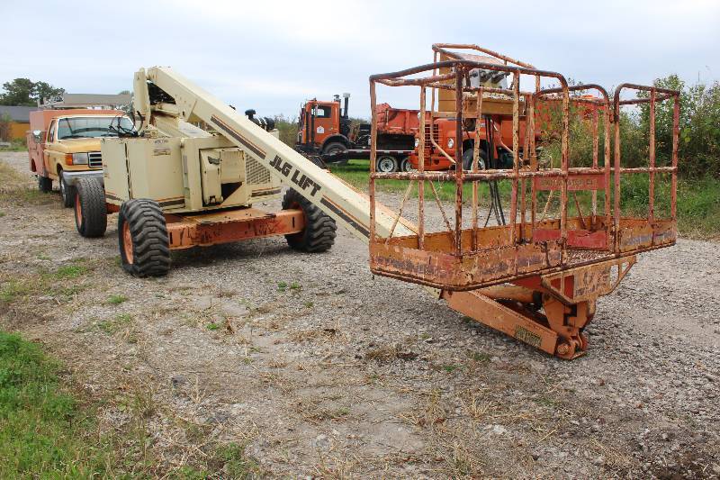 lot 6 image: 1990 to 1992 JLG Boom Lift Model 60HA with 60 foot reach