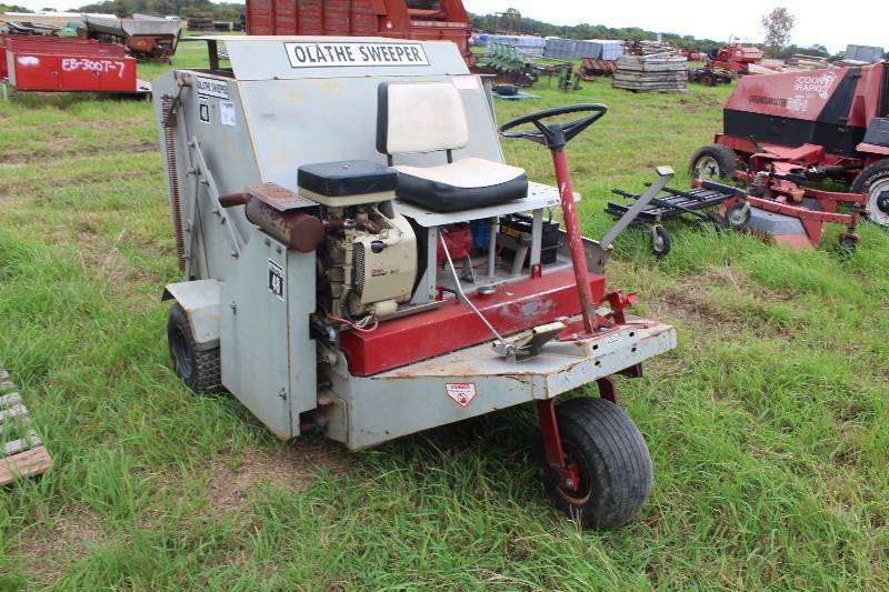 lot 19 image: Olathe Sweeper 48 Swath