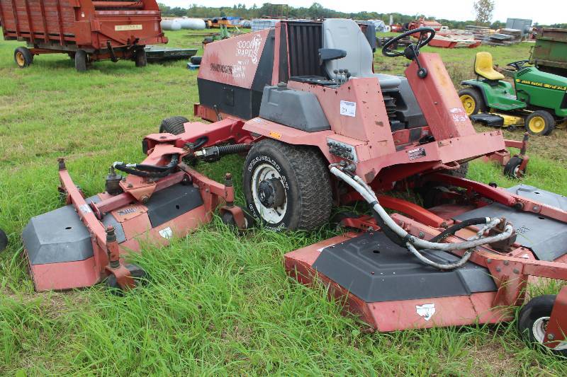 lot 20 image: Toro Groundsmaster 580-D Commercial Mower