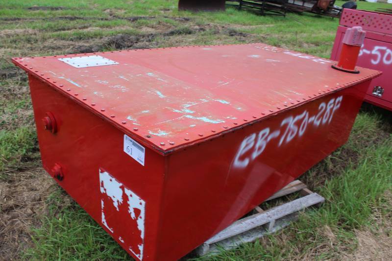 lot 61 image: Fiberglass Water Tank From Fire Truck