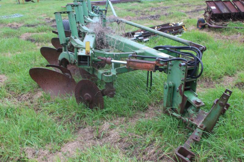 lot 67 image: John Deere 5 Bottom Plow