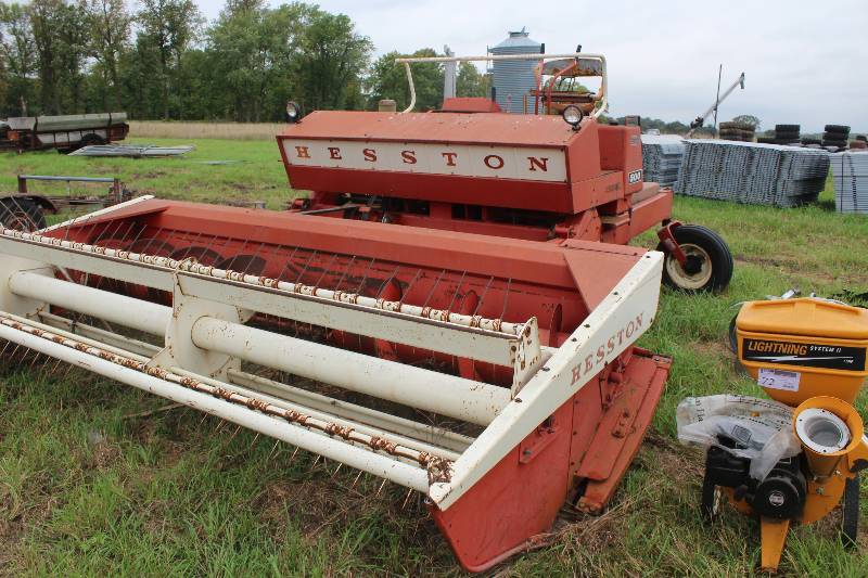 lot 26 image: Heston 500 Windrow w Wisconsin Heavy Duty Air-Cooled Engine